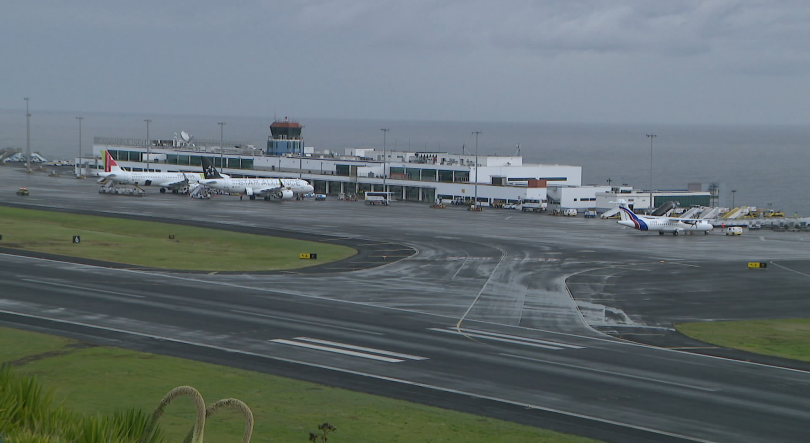 Imagem de Vento forte volta a causar cancelamentos no Aeroporto da Madeira