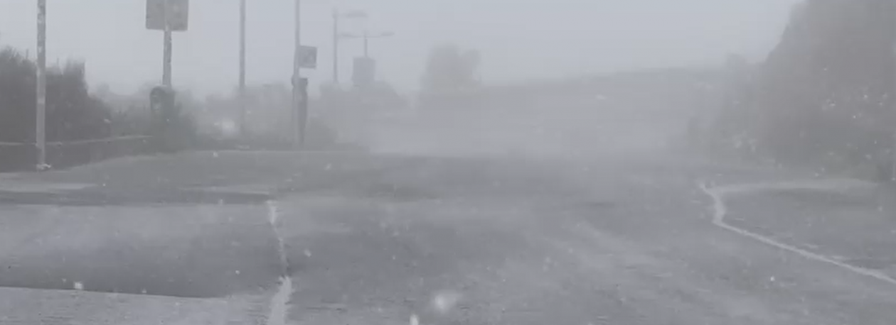 Imagem de Percursos pedestres de altitude encerrados devido à queda de gelo e neve (vídeo)