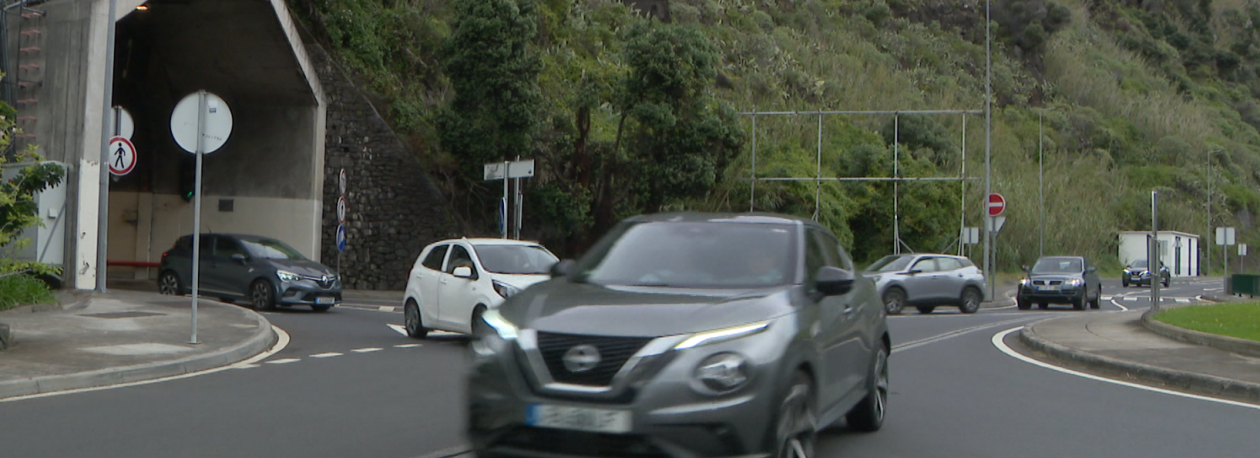 Imagem de Solução com semáforo testada na rotunda da Ribeira Brava (vídeo)