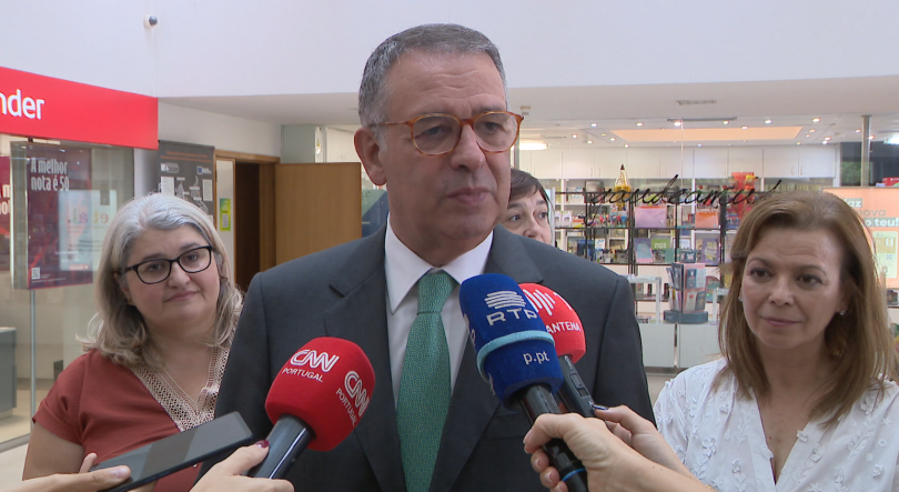 Presidente português fala com homólogo e envia condolências
