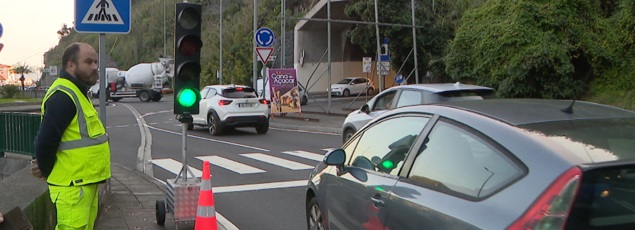 Imagem de Governo testa solução na rotunda da Ribeira Brava (vídeo)