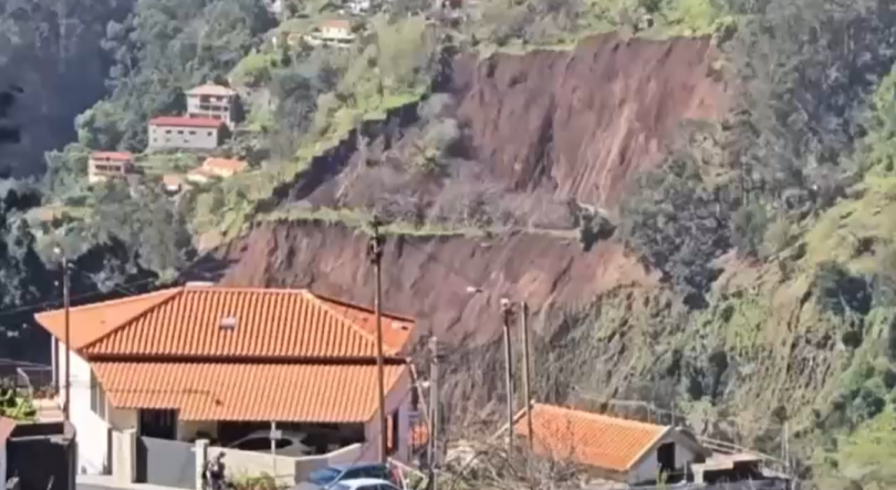 Imagem de Derrocada no Curral das Freiras (vídeo)