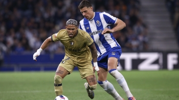 Imagem de Final frenético entre Porto e Famalicão termina com empate