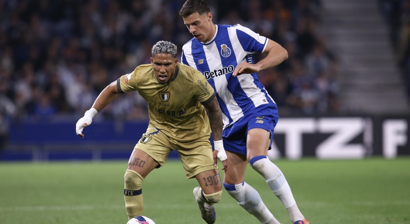 Imagem de Final frenético entre Porto e Famalicão termina com empate