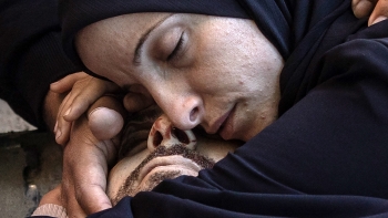 Imagem de Pelo menos 19 palestinianos morrem em bombardeamentos em Gaza