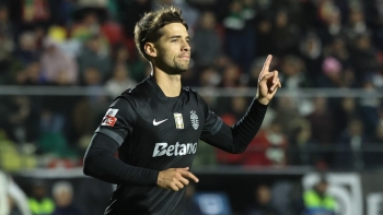 Imagem de Sporting sai da Amadora com três pontos