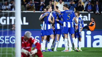 Imagem de Líder FC Porto vence Estoril Praia e mantém distâncias