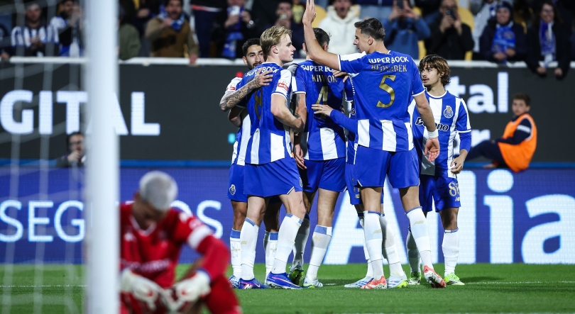 Imagem de Líder FC Porto vence Estoril Praia e mantém distâncias
