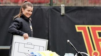 Imagem de Treinadora do Union Berlim sonha com futebol sem questões de género