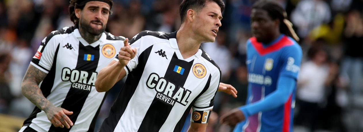 Imagem de Nacional vence Alverca e ‘empurra’ AVS para a II Liga