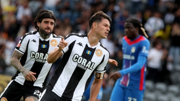 Imagem de Nacional vence Alverca e ‘empurra’ AVS para a II Liga