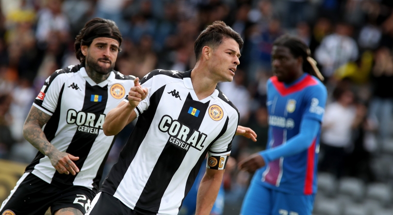 Imagem de Nacional vence Alverca e ‘empurra’ AVS para a II Liga