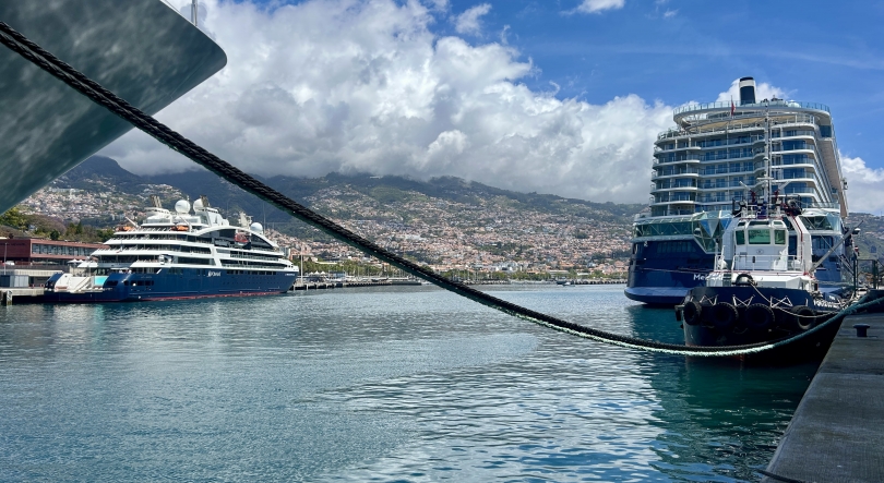 Imagem de Porto do Funchal com três navios esta sexta-feira