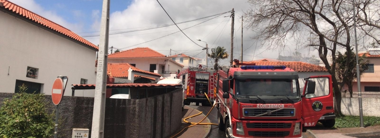 Imagem de Bombeiros tomam conta da situação (Fotos)