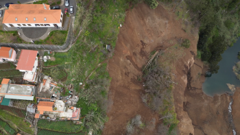 Imagem de Depósito de detritos provocou deslizamento no Curral (vídeo)