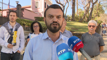 Imagem de Comunistas entregam “Pinóquio Dourado” ao GR no dia das mentiras (vídeo)