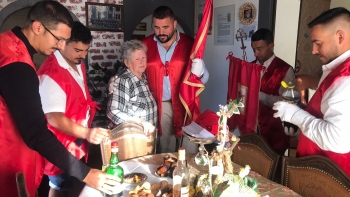 Imagem de Camacha já recebe as insígnias do Espírito Santo (vídeo)