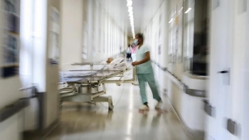 Imagem de Número de pessoas internadas após terem alta aumenta 19% e ultrapassa as 2.800