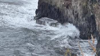 Imagem de Capitania do Funchal prolonga avisos de mau tempo até quinta-feira
