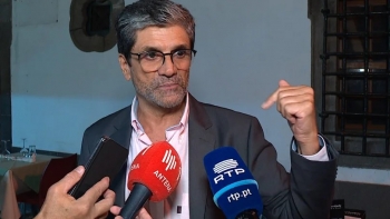 Imagem de Comissão para as comemorações do 25 de Abril estranha ausência de iniciativas oficiais (áudio)