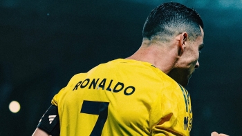 Imagem de Ronaldo bisa no regresso à competição