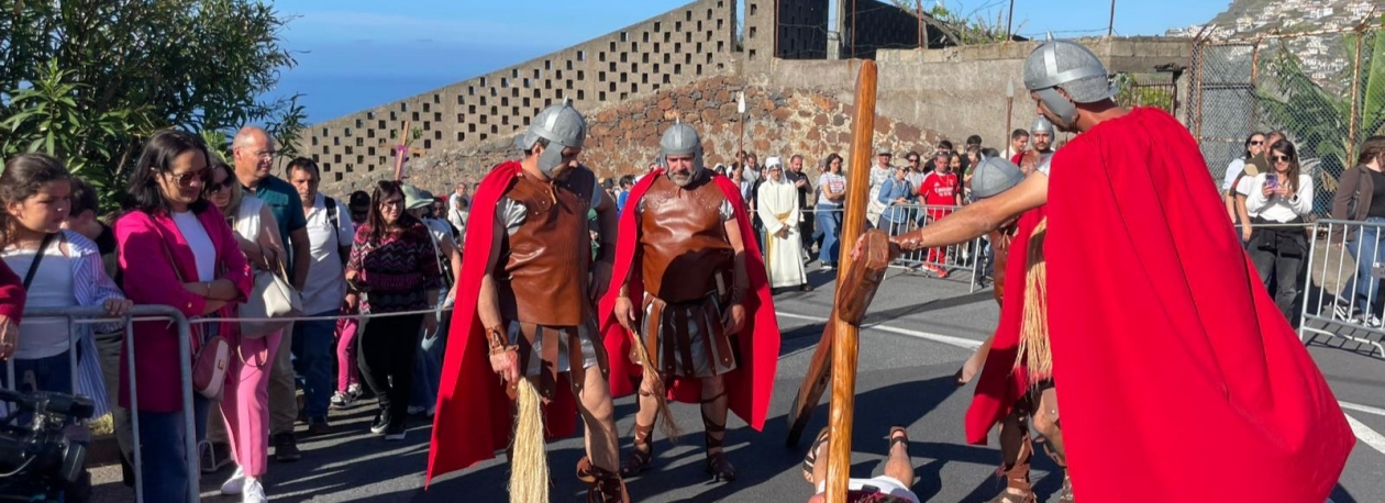 Imagem de Câmara de Lobos recria via sacra ao vivo (vídeo)