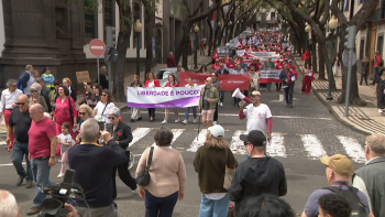 Imagem de Canta-se “o Povo é quem mais ordena” nas ruas do Funchal (vídeo)