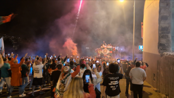 Imagem de Centenas acompanharam o Marítimo a caminho do Funchal (vídeo)