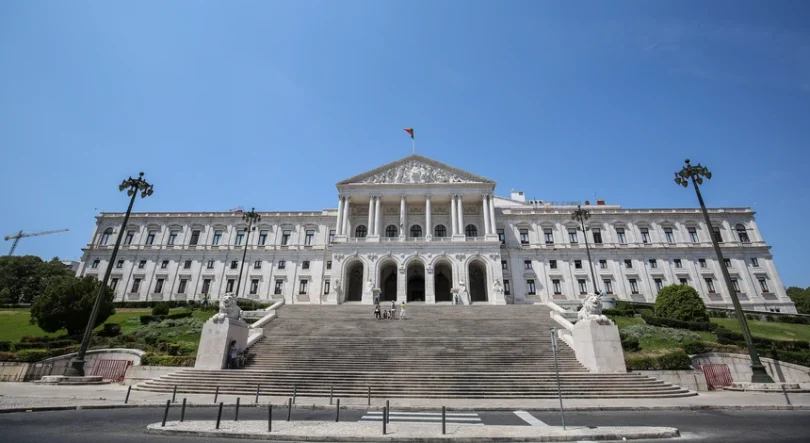 Eleições para os juízes em falta do TC marcadas para 12 de junho