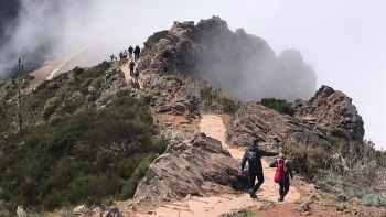 Imagem de Dia de correria à vereda que liga o Pico do Areeiro ao Pico Ruivo (vídeo)