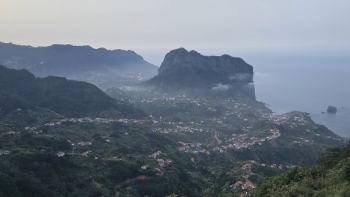 Derrocada na estrada que liga a Portela ao Porto da Cruz