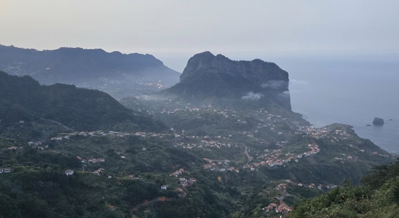 Derrocada na estrada que liga a Portela ao Porto da Cruz