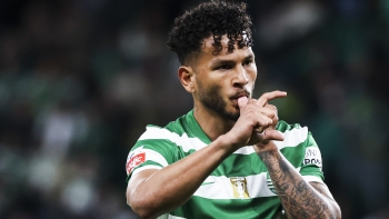 Sporting goleia Vitória e iguala Benfica no segundo lugar