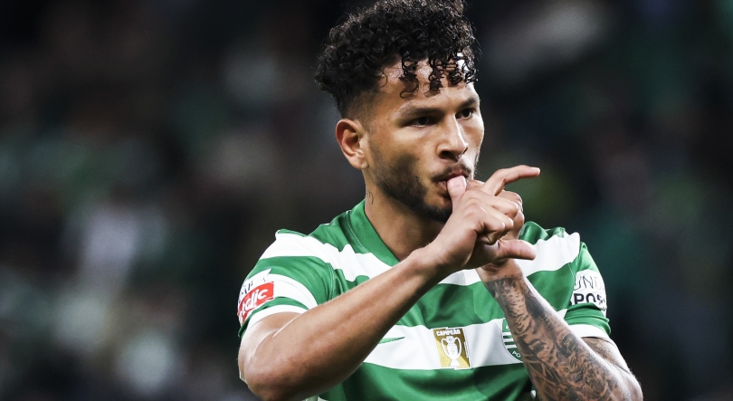 Sporting goleia Vitória e iguala Benfica no segundo lugar