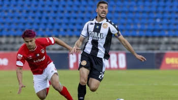 Nacional perde nos Açores e a adia permanência para última jornada