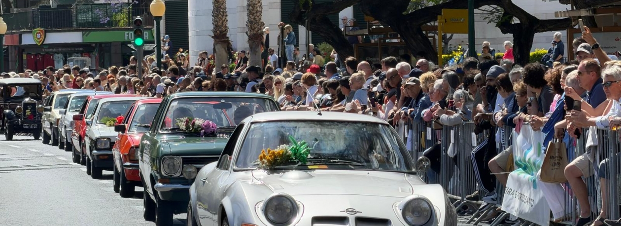 Imagem de Desfile de clássicos com mais de 250 viaturas (vídeo)