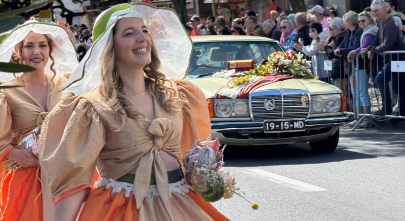 Mais de 200 viaturas clássicas, carros, motas e até bicicletas no Madeira Flower Parade (áudio)