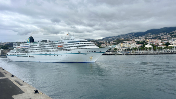 Amadea vai passar a noite no Porto do Funchal