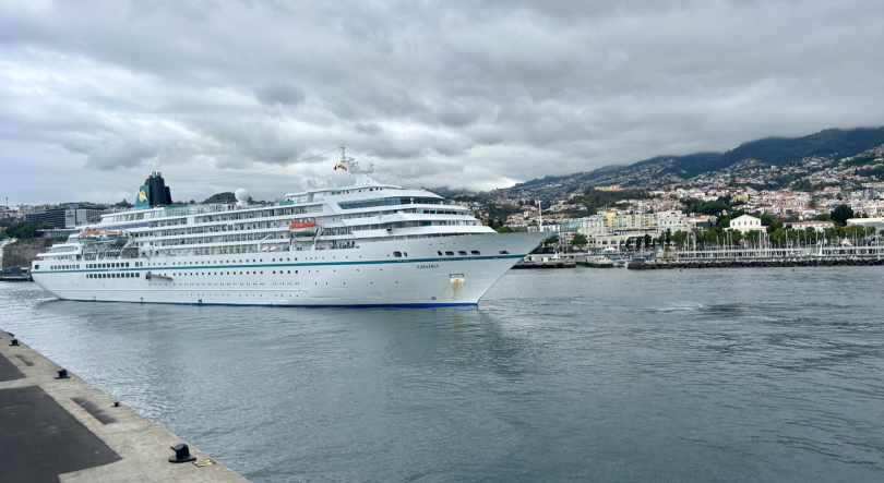 Amadea vai passar a noite no Porto do Funchal