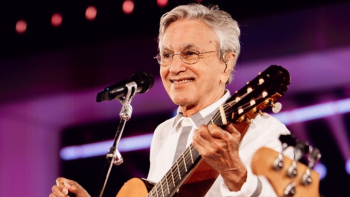 Caetano Veloso canta ‘Rosinha dos Limões’ de Max (vídeo)