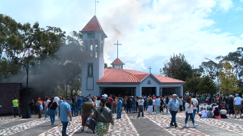 Centenas de fiéis de Nossa Senhora de Fátima no Cabo Girão (vídeo)
