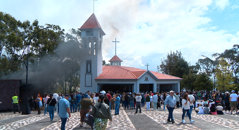 Centenas de fiéis de Nossa Senhora de Fátima no Cabo Girão (vídeo)