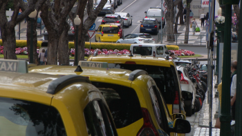 Taxistas já podem pedir o apoio extraordinário (vídeo)