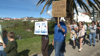 Imagem de Dezenas de pessoas manifestam-se por médico Rafael Macedo (vídeo)