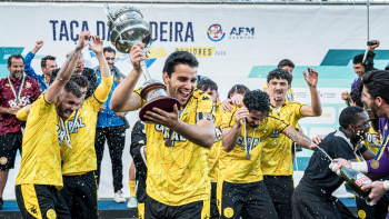 Taça da Madeira ‘pintada’ a preto e branco (áudio)