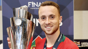 Pais de Diogo Jota vão assistir ao encontro de estreia de Portugal