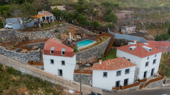 Três casas recuperadas para turismo rural na Fajã da Ovelha (vídeo)