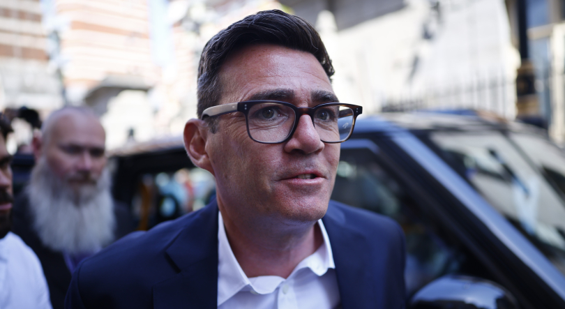 Trabalhista Andy Burnham anuncia que será candidato à sucessão de Keir Starmer