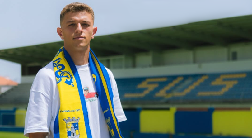 David Freitas assina pelo Sintrense