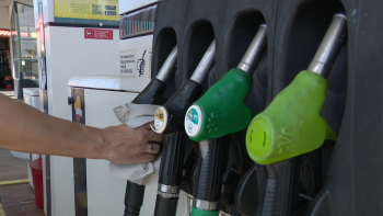 Combustíveis vão ficar 9 cêntimos mais baratos